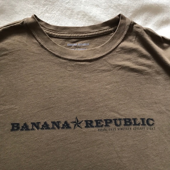 M Banana Republic Graphic Tee - Picture 2 of 2